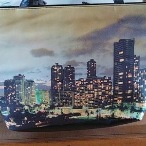 Cityscape zippered tote bag